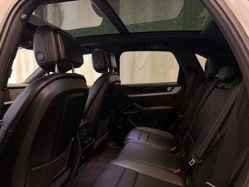 Certified 2024 Porsche Cayenne AWD/4WD image 24