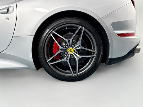 Used 2015 Ferrari California T RWD image 30