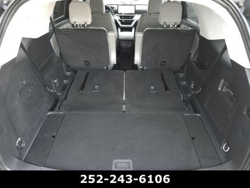 Used 2025 Ford Explorer Active w/ Active Comfort Package RWD image 39
