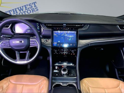 Used 2024 Jeep Grand Cherokee Limited 4xe AWD/4WD image 8