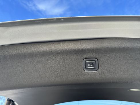 Used 2022 Buick Enclave Premium w/ Experience Buick Package image 29