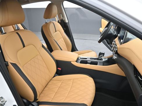Used 2025 Nissan Sentra SV w/ SV Premium Package FWD image 27