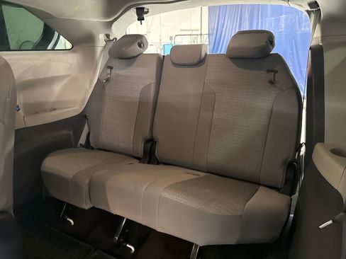 Used 2022 Toyota Sienna LE FWD image 37