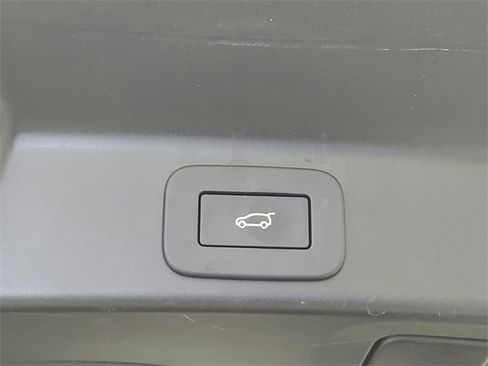 Used 2025 Jaguar F-PACE R-Dynamic S image 34