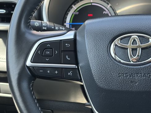 Certified 2024 Toyota Highlander XLE AWD/4WD image 17