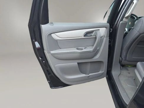Used 2015 Chevrolet Traverse LT w/ Style and Technology Package FWD image 39