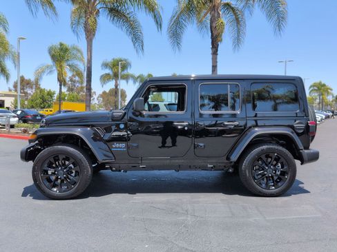Used 2025 Jeep Wrangler Unlimited Sahara w/ Safety Group AWD/4WD image 7