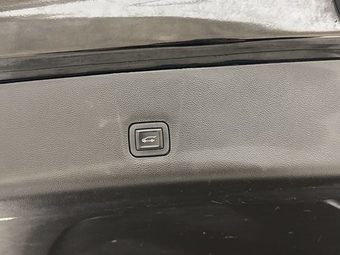 Used 2019 Chevrolet Traverse LT FWD image 29
