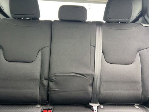 Used 2023 Jeep Renegade Latitude image 28