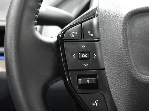 Used 2024 Toyota Prius XLE AWD/4WD image 17