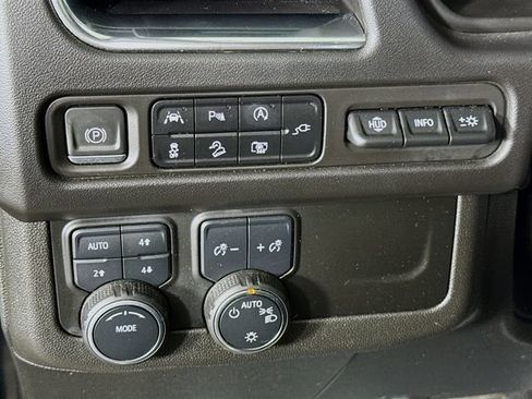 Used 2022 Chevrolet Suburban Premier image 10