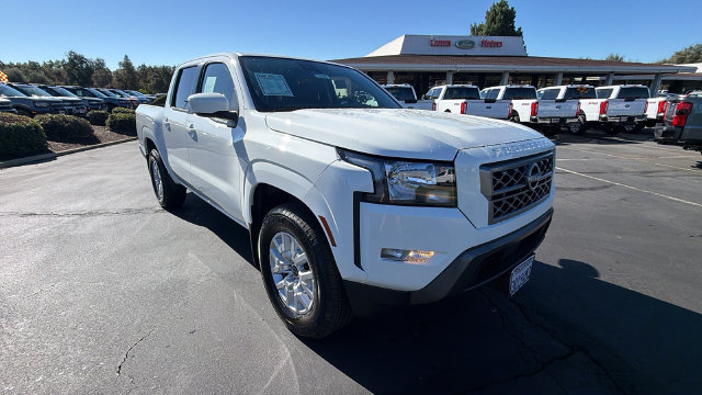 Used 2022 Nissan Frontier SV RWD image 2