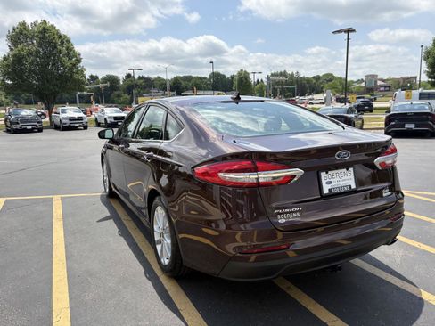 Used 2019 Ford Fusion SE FWD image 4