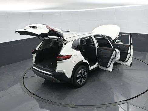 Used 2023 Nissan Rogue SV image 48