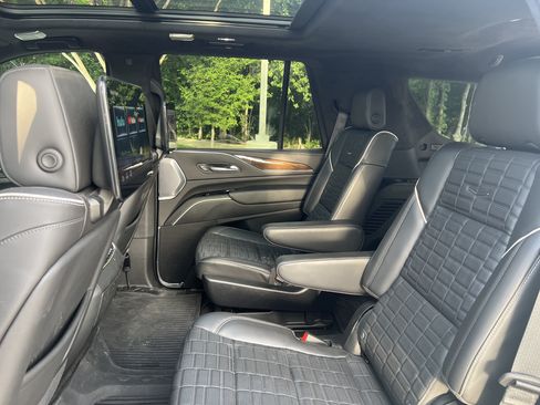 Used 2024 Cadillac Escalade Sport Platinum AWD/4WD image 31