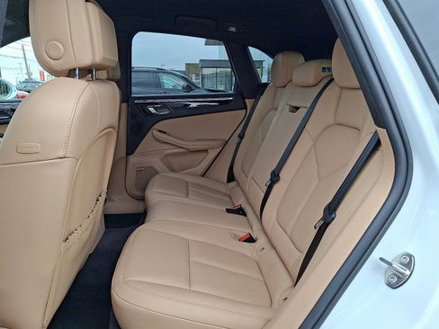 Used 2022 Porsche Macan image 10