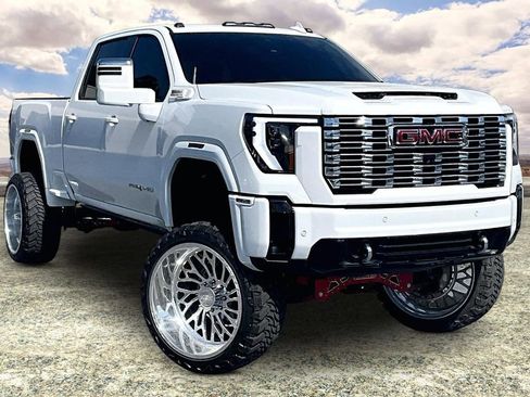 Used 2025 GMC Sierra 2500 AT4 image 1