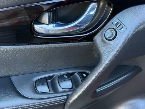 Used 2019 Nissan Rogue Sport SV image 15