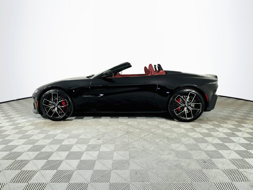 Used 2022 Aston Martin V8 Vantage Roadster RWD image 4
