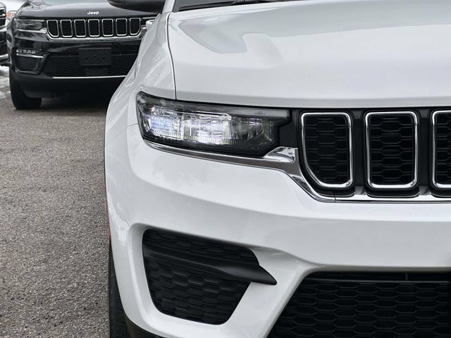 Certified 2024 Jeep Grand Cherokee Laredo X AWD/4WD image 9