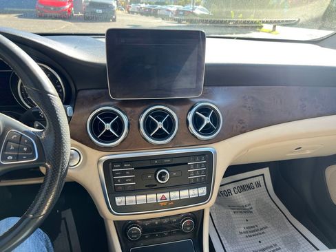 Used 2019 Mercedes-Benz GLA 250 4MATIC image 23