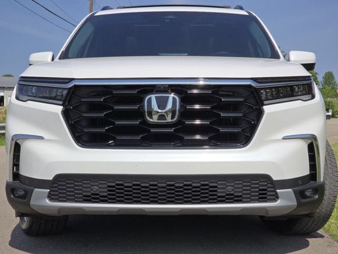 Used 2025 Honda Pilot Elite image 17