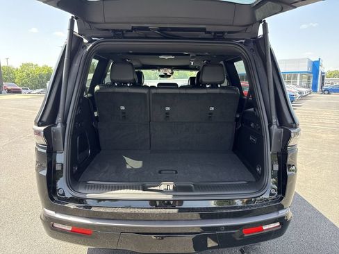 New 2026 Jeep Grand Wagoneer 4WD image 17