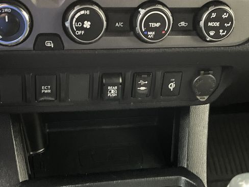 Used 2019 Toyota Tacoma TRD Sport image 20