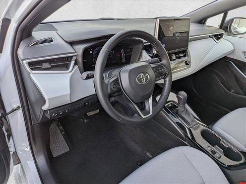 Certified 2025 Toyota Corolla SE image 10