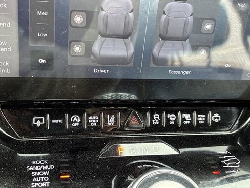 Used 2023 Jeep Grand Wagoneer Series II w/ Premium Group II image 43