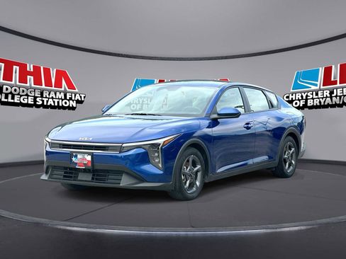 Used 2025 Kia K4 LXS image 1