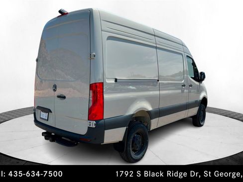 Used 2025 Mercedes-Benz Sprinter 2500 image 5