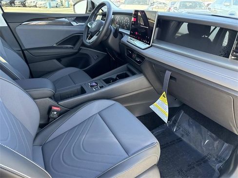 New 2026 Volkswagen Tiguan SE image 15