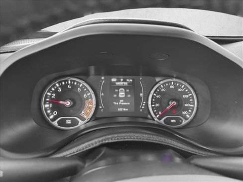 Used 2020 Jeep Renegade Latitude w/ Cold Weather Group image 11