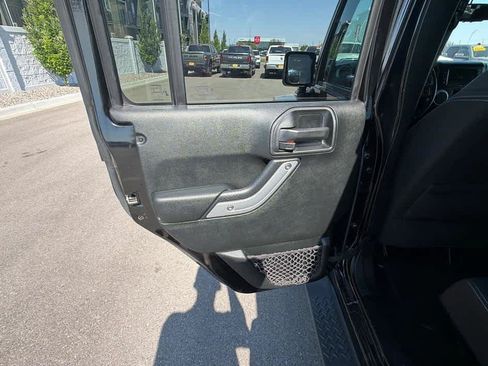 Used 2017 Jeep Wrangler Unlimited Sahara w/ Connectivity Group AWD/4WD image 17