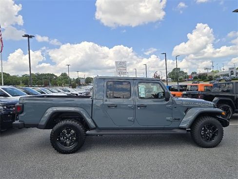 New 2025 Jeep Gladiator High Tide image 2