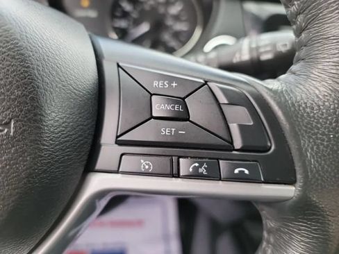 Used 2017 Nissan Rogue SV AWD/4WD image 21