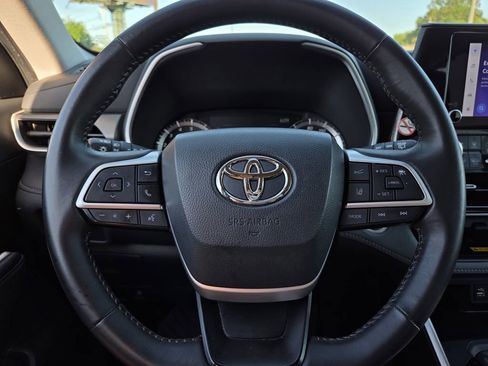 Used 2024 Toyota Highlander XLE AWD/4WD image 24