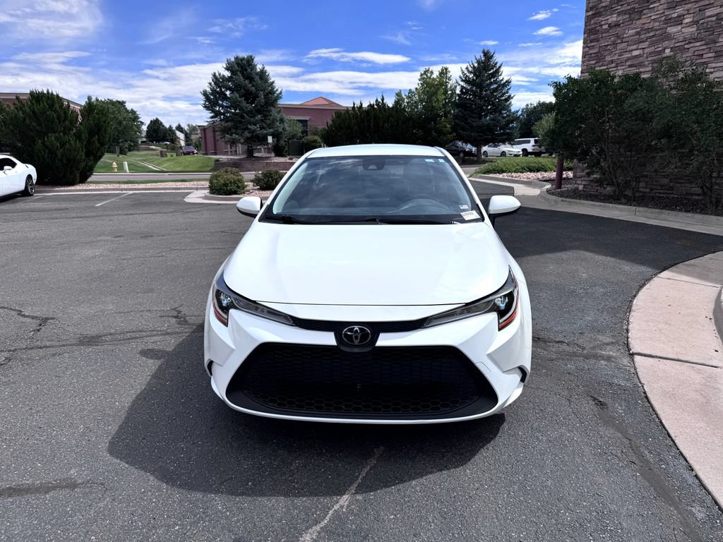Used 2022 Toyota Corolla LE FWD image 3