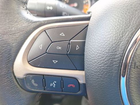 Used 2017 Jeep Renegade Latitude w/ Popular Equipment Group FWD image 21