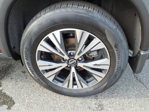 Certified 2023 Nissan Rogue SV image 9