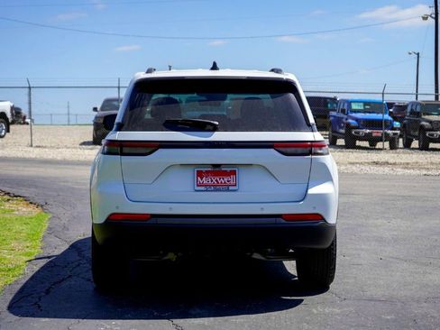 New 2026 Jeep Grand Cherokee Altitude RWD image 7