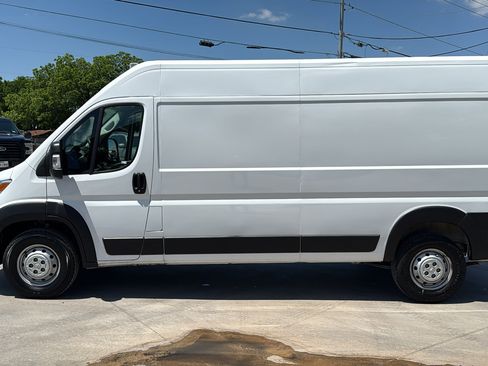 Used 2025 RAM ProMaster 2500 w/ Convenience Group FWD image 2