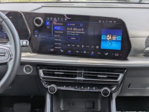 Certified 2025 Chevrolet Traverse LT FWD image 35