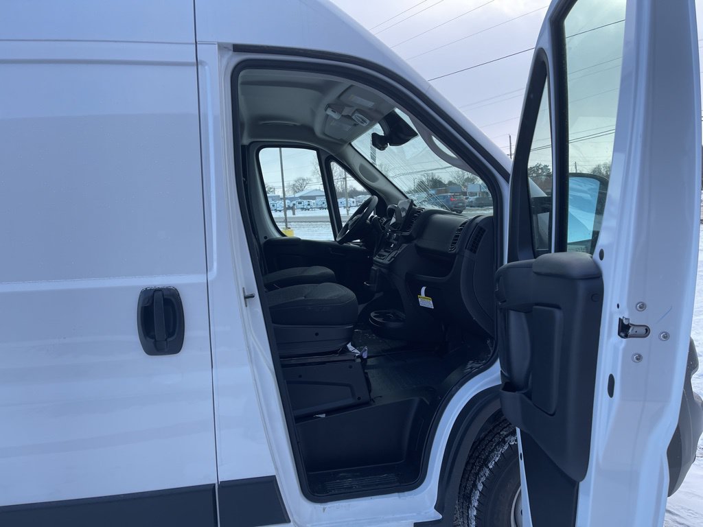 New 2025 RAM ProMaster 2500 w/ Premium Convenience Group FWD image 9