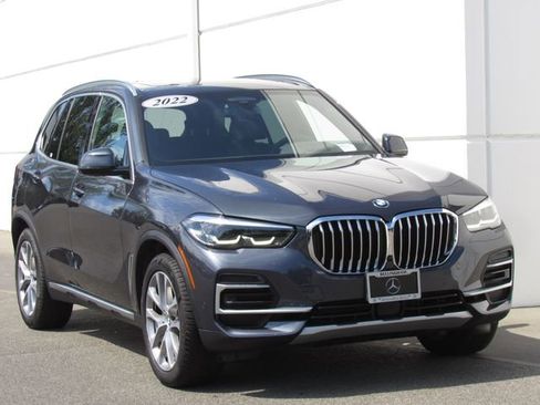 Used 2022 BMW X5 xDrive40i AWD/4WD image 2