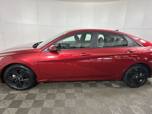 Used 2023 Hyundai Elantra SEL w/ Cargo Package FWD image 6