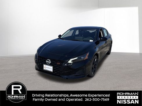 New 2026 Nissan Altima 2.5 SR w/ SR Midnight Edition Package image 2