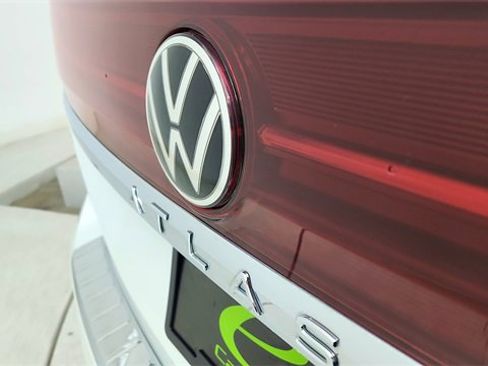 Used 2024 Volkswagen Atlas SEL Premium R-Line image 16