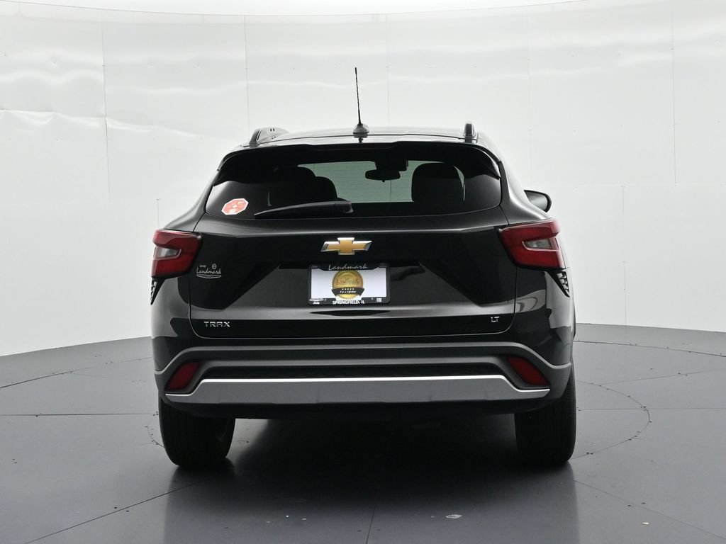 Used 2025 Chevrolet Trax LT FWD image 7